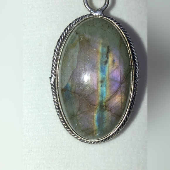 Purple/Blue Labradorite Gemstone (37.28 cts) Very Rare Pendant - Picture 2 of 4